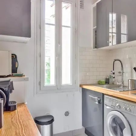 Flat Near Porte Clignancourt Metro Station 아파트 *